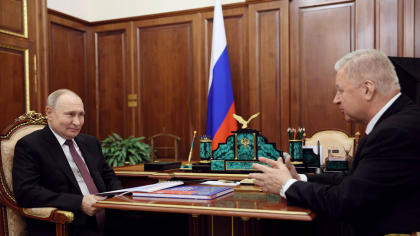 Глава профсоюзов России Михаил Шмаков сообщил об обсуждении на встрече с Владимиром Путиным ситуации на рынке труда